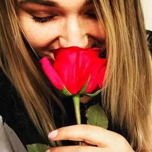 Meet your Posher, Whitney